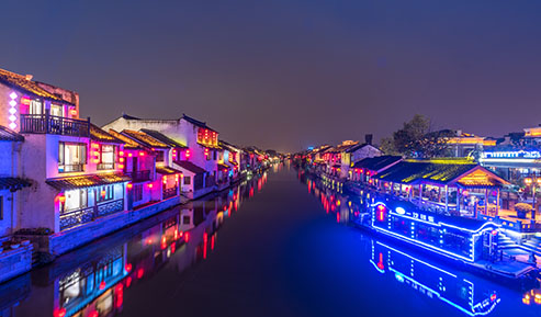 江蘇、無錫靈山夜景燈光秀 夜晚變仙境