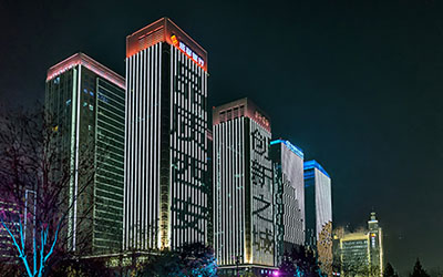 傳統(tǒng)LED顯示屏|LED透明格柵屏和透明LED玻璃的優(yōu)缺點(diǎn)