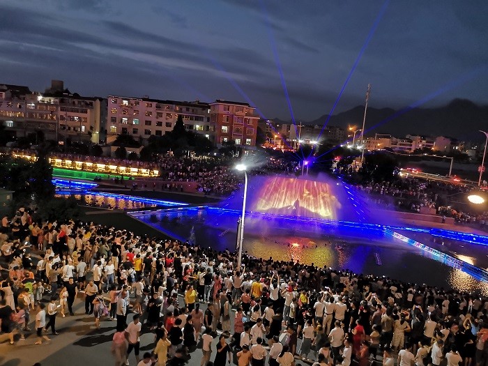 當(dāng)水景碰上照明，美得一塌糊涂！