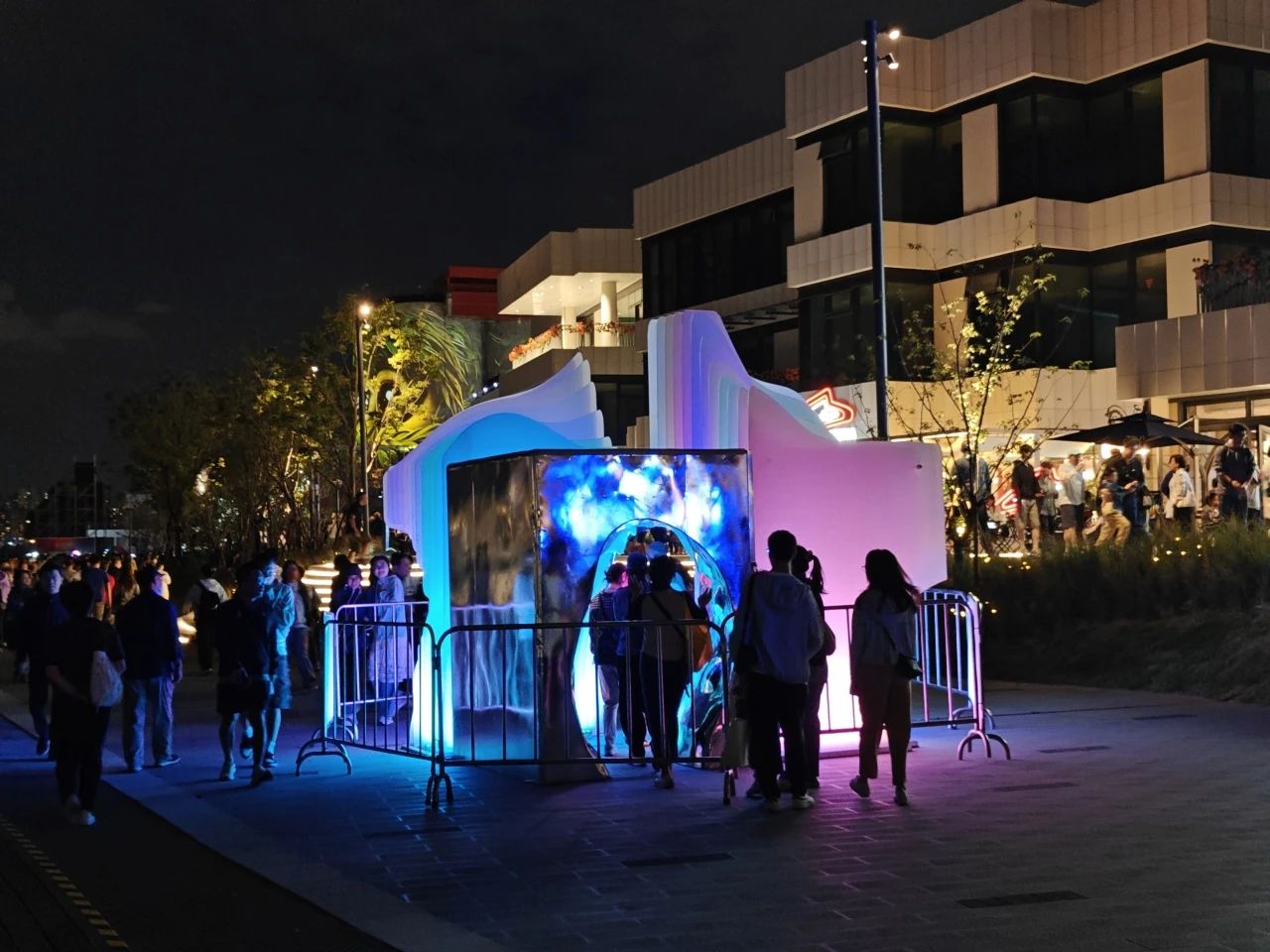 藏不住了，這個(gè)國(guó)慶，信達(dá)電通助力上海國(guó)際光影節(jié)徐匯分會(huì)場(chǎng)！